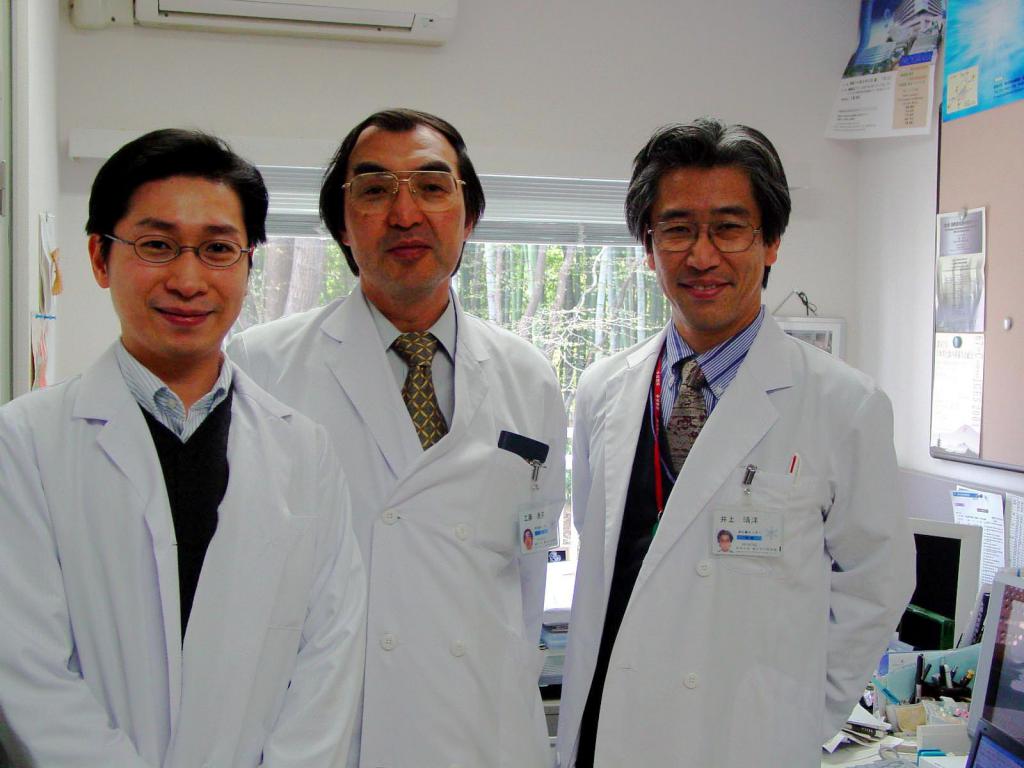 趙偉仁早年赴日向專家學習ESD技術，並將有關技術引入香港。 中大醫學院提供