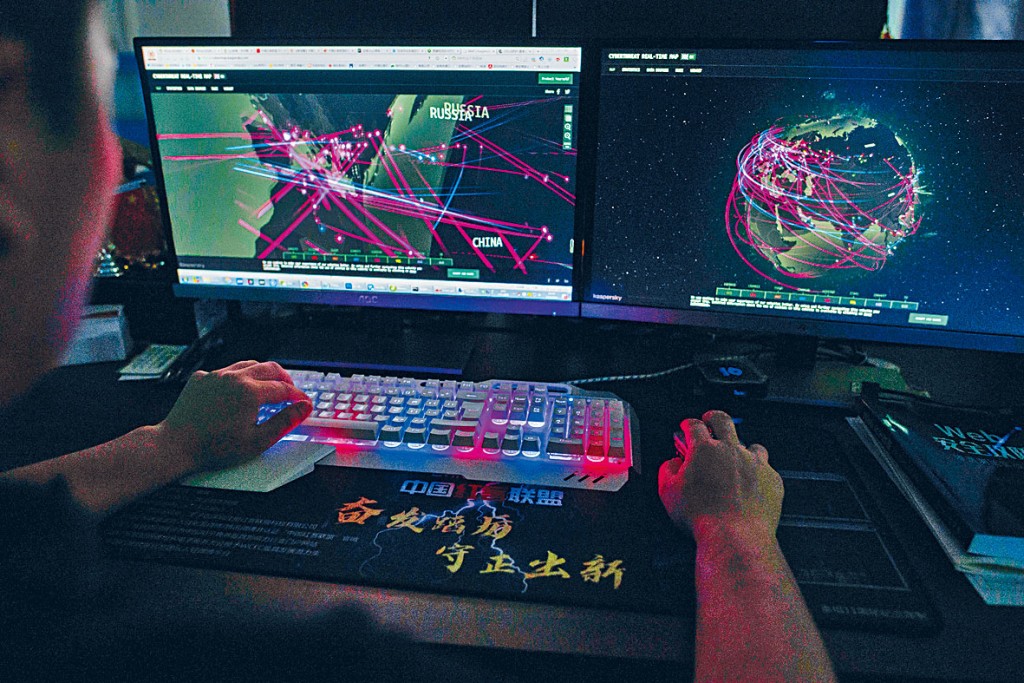 ■中國紅客聯盟八月初在東莞的辦公室，監視全球網絡攻擊。