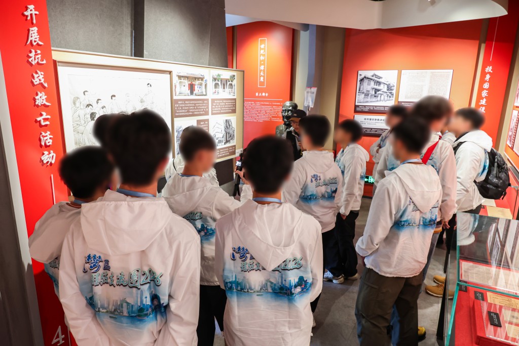 青少年更生人士參觀三譚革命事蹟展覽館。政府新聞處圖片