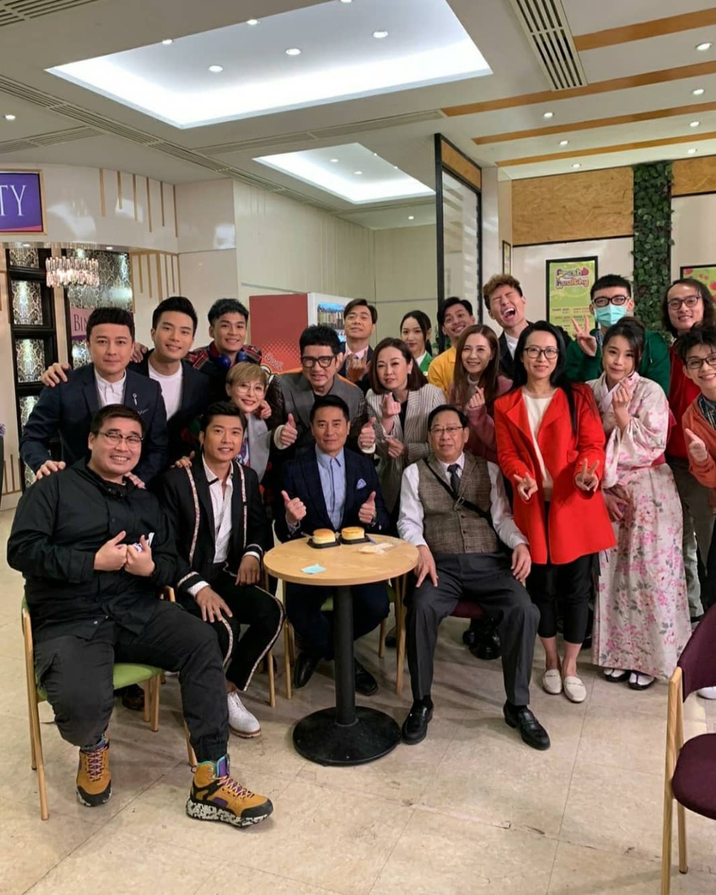 歐瑞偉在不同場口都有慶生。