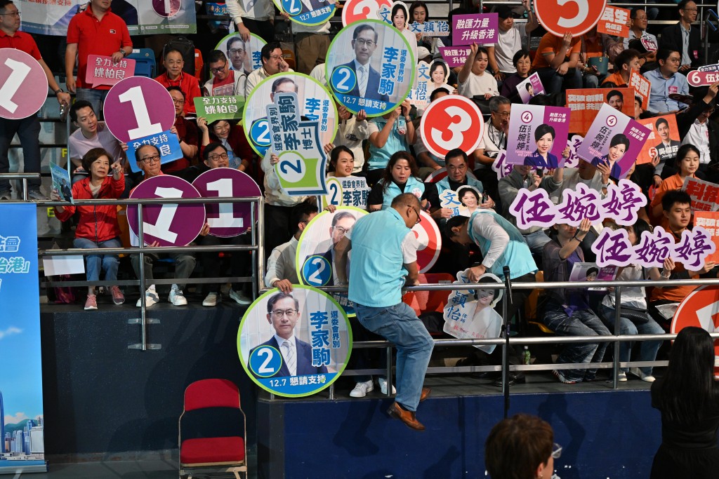 選舉委員會界別論壇今日在伊利沙伯體育館舉行。 選舉委員會界別論壇今日在伊利沙伯體育館舉行。