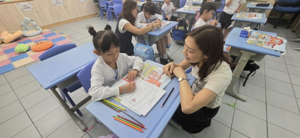 由老師親自主理導修課,有疑難立即解決。(圖:受訪學校提供) 由老師親自主理導修課,有疑難立即解決。(圖:受訪學校提供)