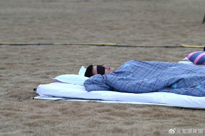 世界睡眠日，上海舉行睡覺比賽。 澎湃新聞