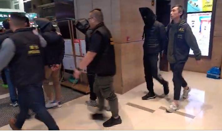 警方早前偵破一個由三合會成員操控的詐騙集團。資料圖片 警方早前偵破一個由三合會成員操控的詐騙集團。資料圖片