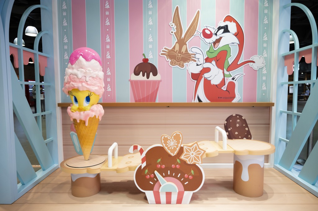 Tweety化身成甜筒,送上甜蜜圣诞! Tweety化身成甜筒,送上甜蜜圣诞!