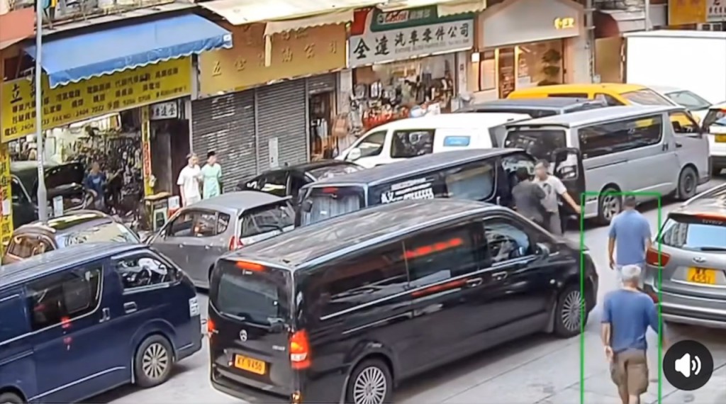 姓林的客貨車司機上車將車駛前數米，之後準備落車時，突然被對方「兜錘窩心口」、掌摑及叉頸。網上片段截圖