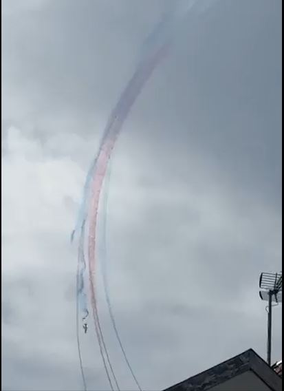 法國空軍戰機空中相撞。　網傳視頻截圖