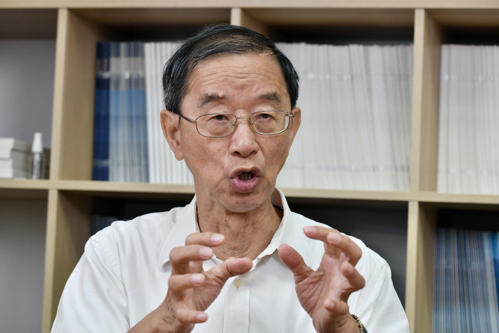 前天文台台長林超英。 前天文台台長林超英。