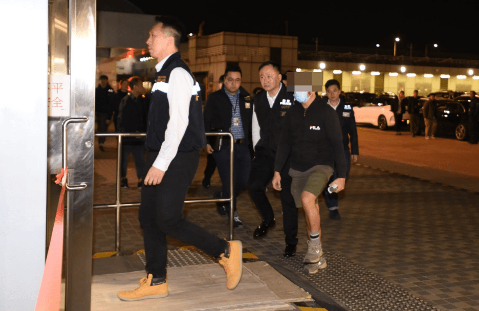 保安局最新成功營救的3男3女被禁錮緬甸港人,其中5人已於晚上平安返港。黃文威攝 保安局最新成功營救的3男3女被禁錮緬甸港人,其中5人已於晚上平安返港。黃文威攝