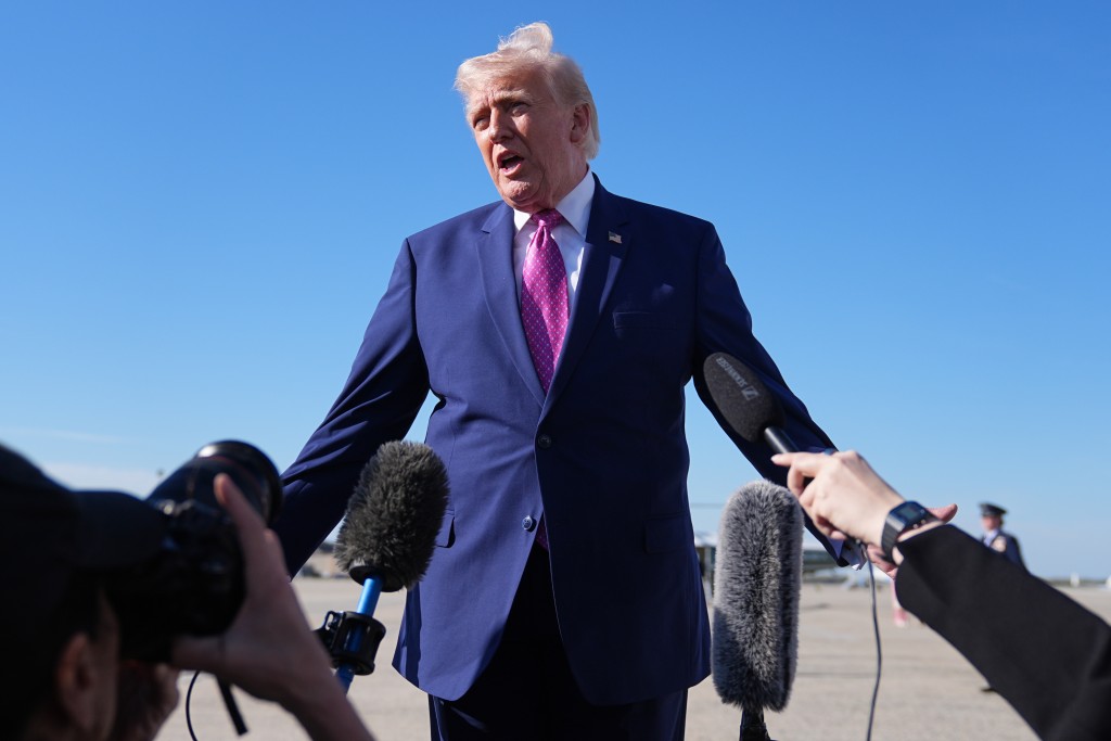 特朗普强调,无论「有无伊朗的合作」,霍尔木兹海峡都将「很快」开放。美联社 特朗普强调,无论「有无伊朗的合作」,霍尔木兹海峡都将「很快」开放。美联社