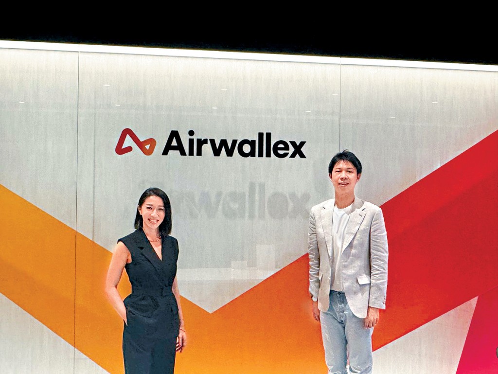 陳君洋(右)指出，後疫情時代下，「所有的企業都可稱為全球性企業」。