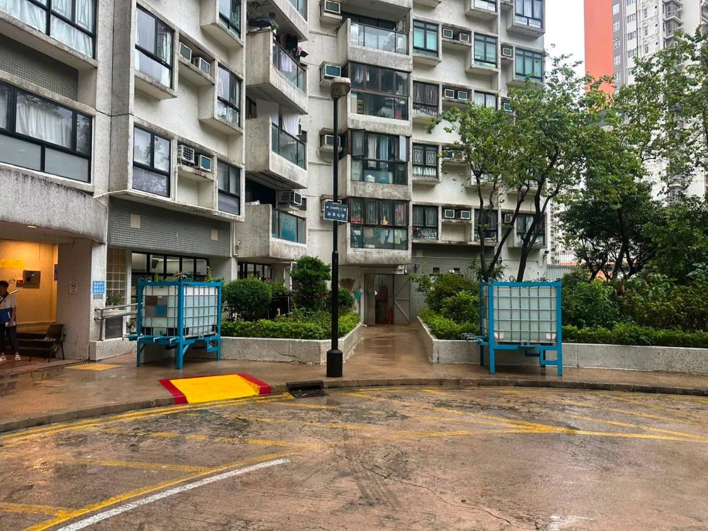 水務署已在受影響範圍設置水箱。 水務署已在受影響範圍設置水箱。