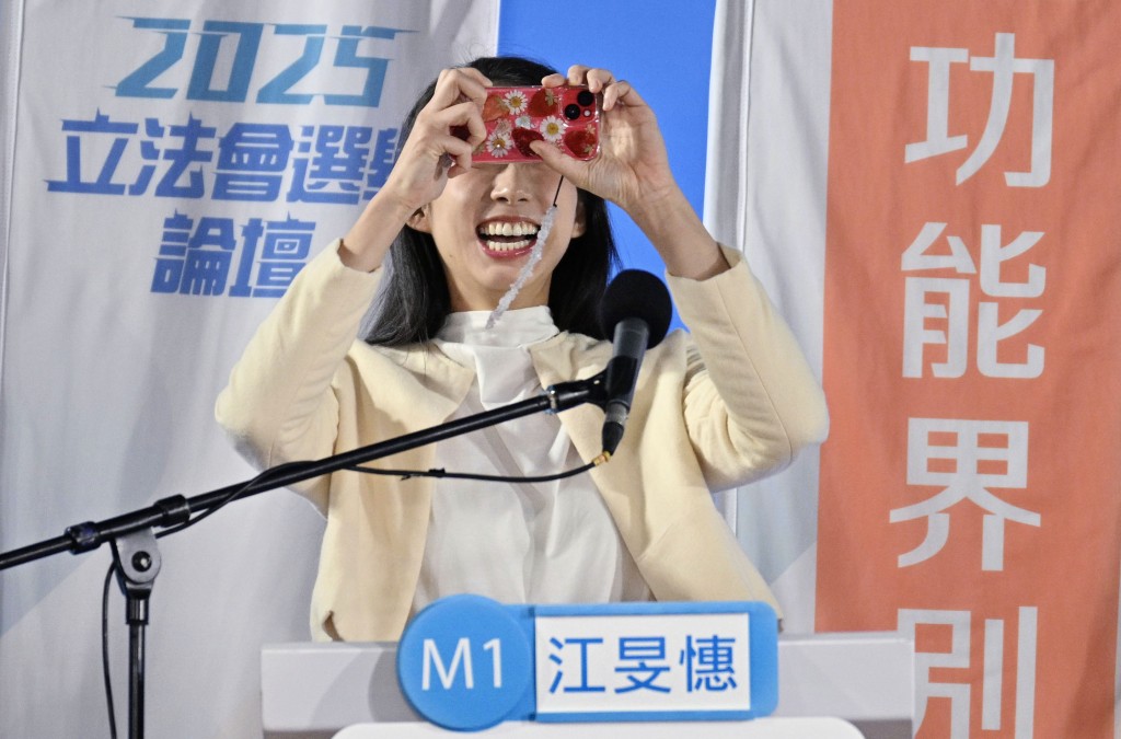 她提到,今年全運會中有一名85歲長者擔任義工,正正體現銀髮族活力。 她提到,今年全運會中有一名85歲長者擔任義工,正正體現銀髮族活力。