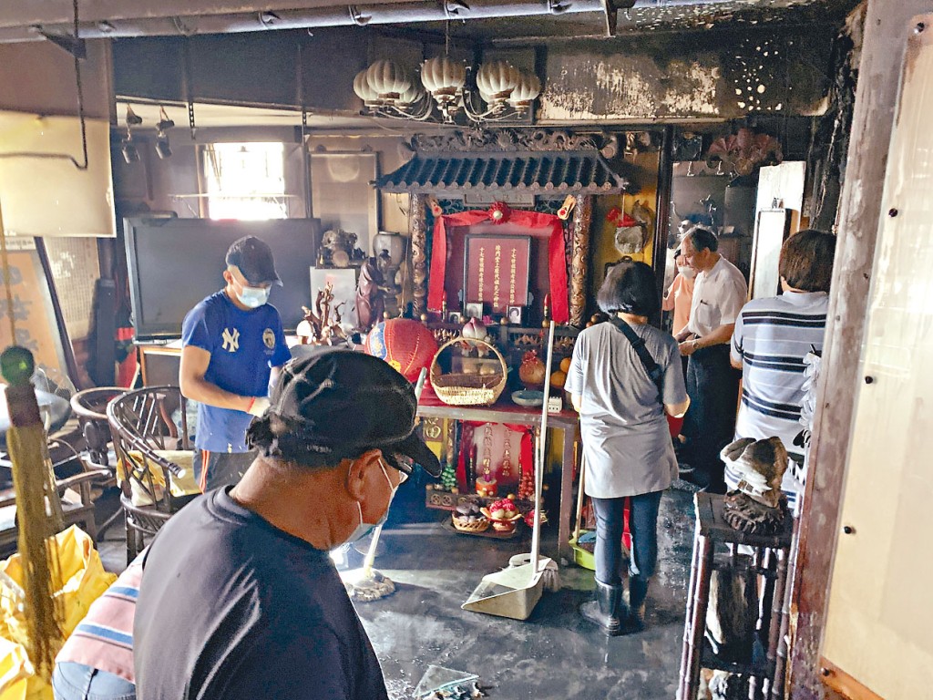 私人博物館遇火劫，數名人士到場善後。