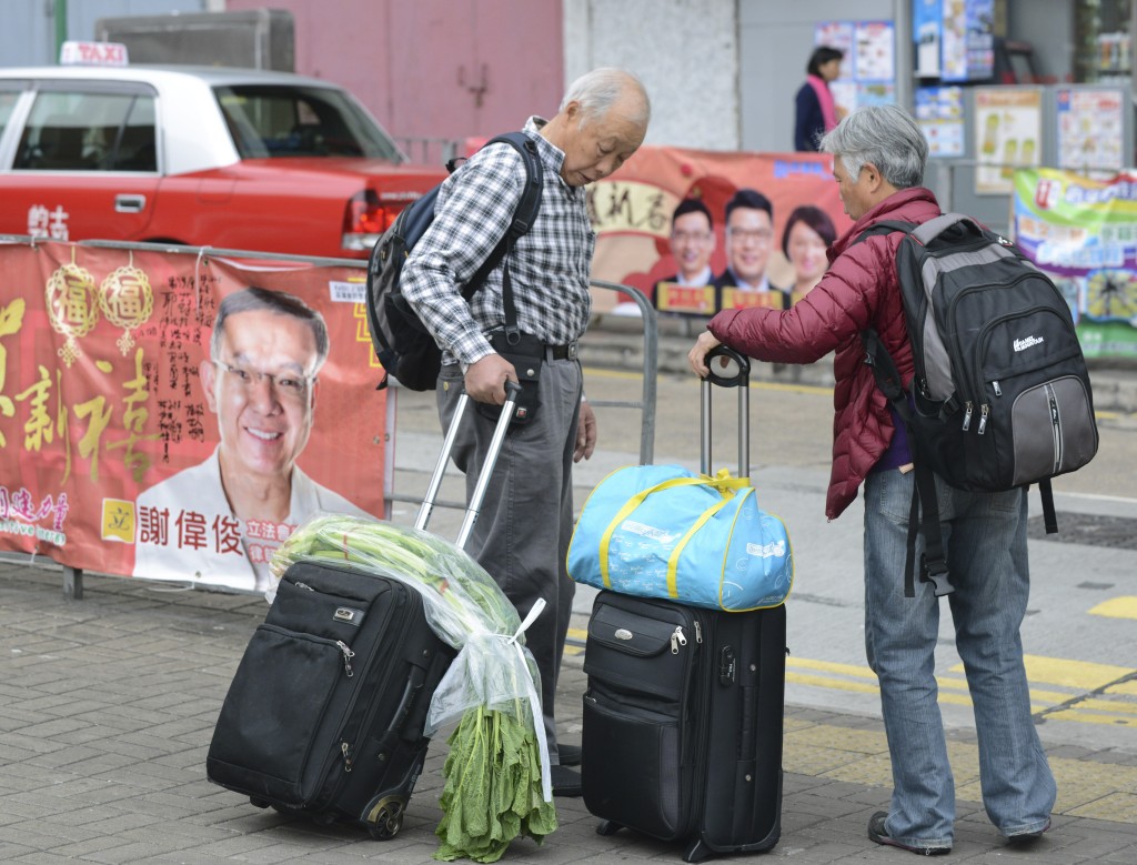 若發現有領取低收入照顧者津貼的照顧者入醫院，每天早上9時會通知社署。