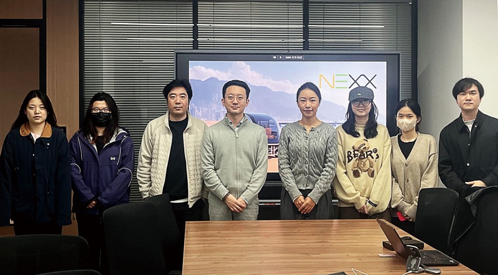 NEXX團隊與學生合影留念。透過是次合作，學生得以充分發揮數碼營銷潛能，協助企業進一步拓展內地市場。