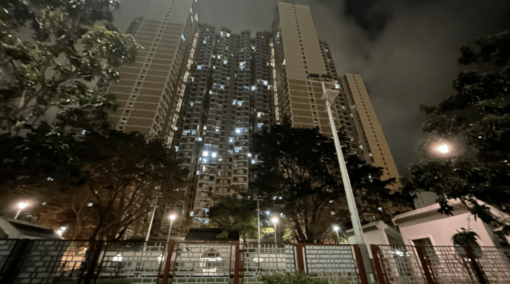 經工程人員連夜搶修，夏葵樓於今日（16日）凌晨約1時30分全面恢復電力，停電歷時約4小時。蔡楚輝攝