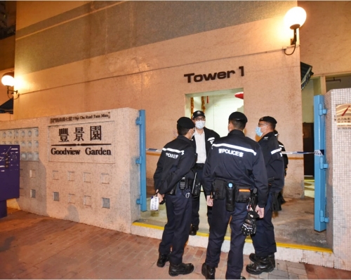 屯門海珠路7號豐景園第一座須封區檢測。尹敬堂攝