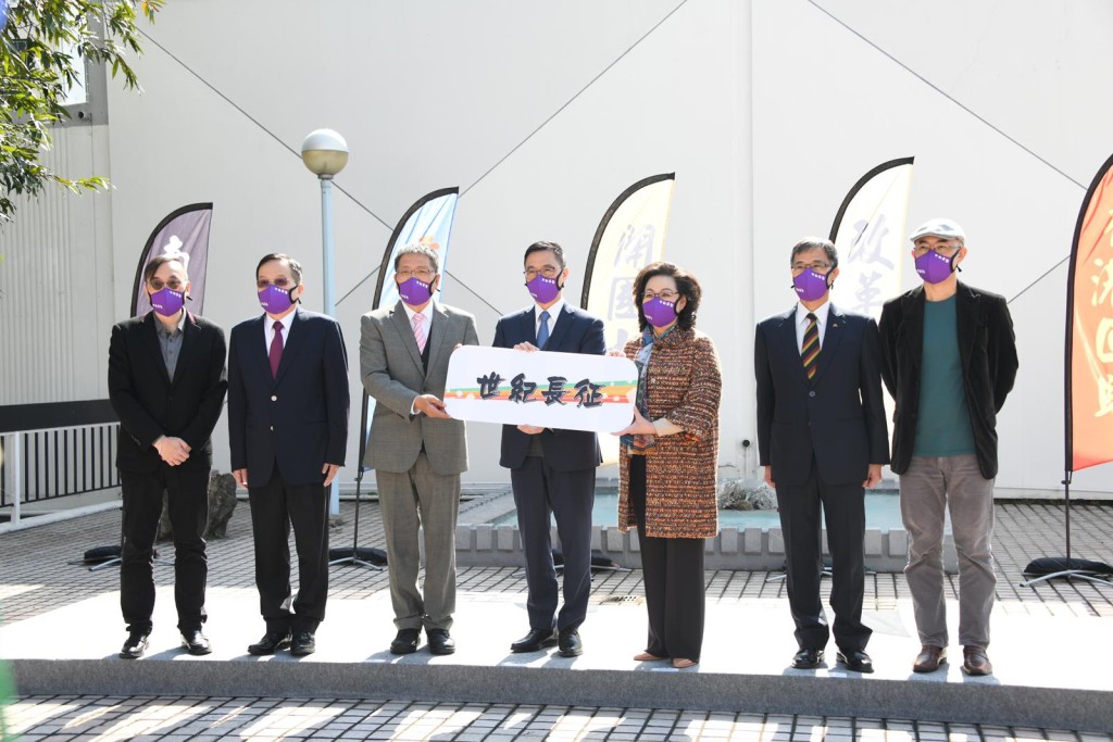 籌委會召集人梁唐青儀(右三)。