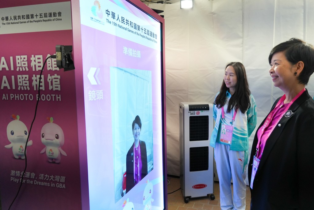 賽事結束後，何永賢一行人體驗了場館所設的AI自拍館。何永賢FB圖片