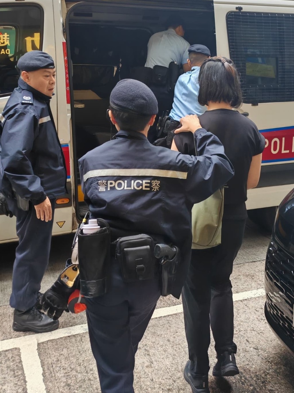 所有被捕人現正被扣留調查。