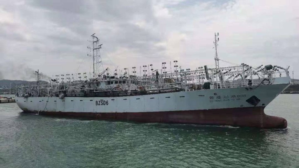 「魯蓬遠漁028」漁船在印度洋海域傾覆。