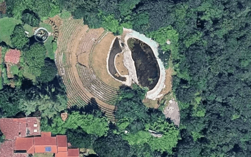 馬洛索聲稱,2005年意大利北部維琴察省阿爾庫尼亞諾(Arcugnano)發生山泥傾瀉,意外揭露一座失落已久的古代建築。X@Kordoneuropa 馬洛索聲稱,2005年意大利北部維琴察省阿爾庫尼亞諾(Arcugnano)發生山泥傾瀉,意外揭露一座失落已久的古代建築。X@Kordoneuropa