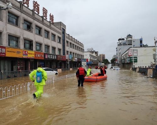 內地高考首日,但因暴雨影響,安徽歙縣未能如期開考。(新華社圖片)