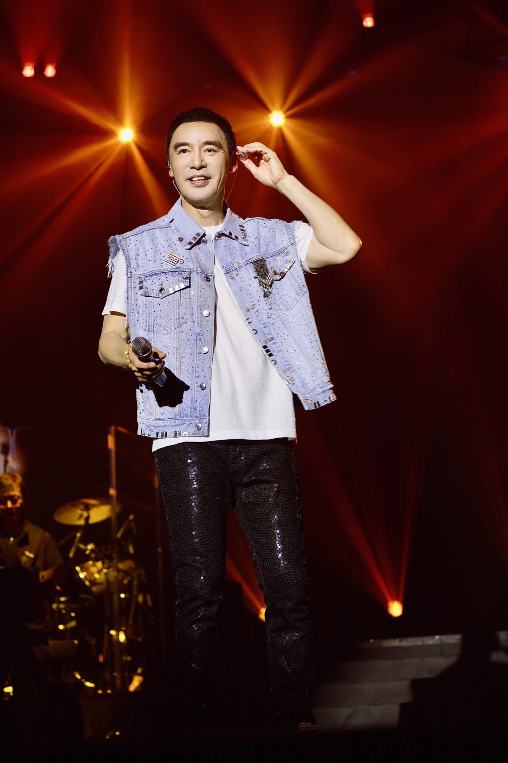 72歲的B哥，表示對上一次到新加坡開個唱，已經是18年前。