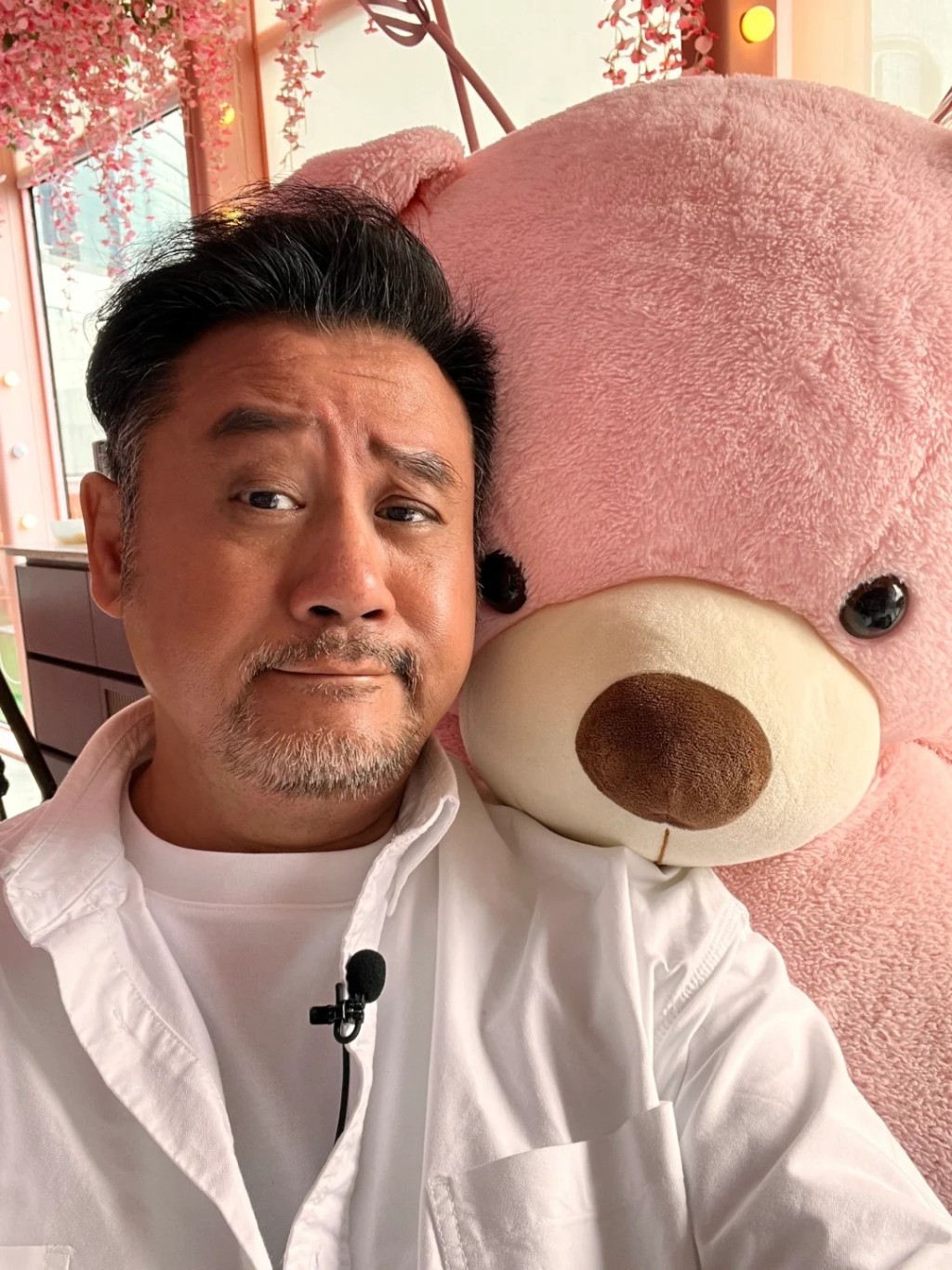 麦长青（麦包）2019年4月与TVB结束32年之宾主关系。