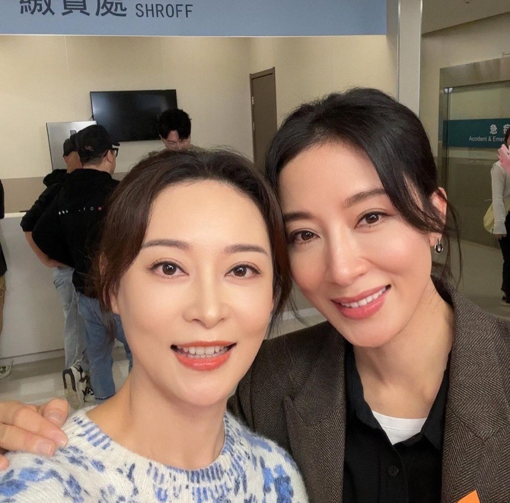 楊卓娜與胞妹楊茜堯(前名楊怡)曾經合作。 楊卓娜與胞妹楊茜堯(前名楊怡)曾經合作。