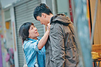 ■超儀街頭尋子，更激動得眼泛淚光捉實王浩信。