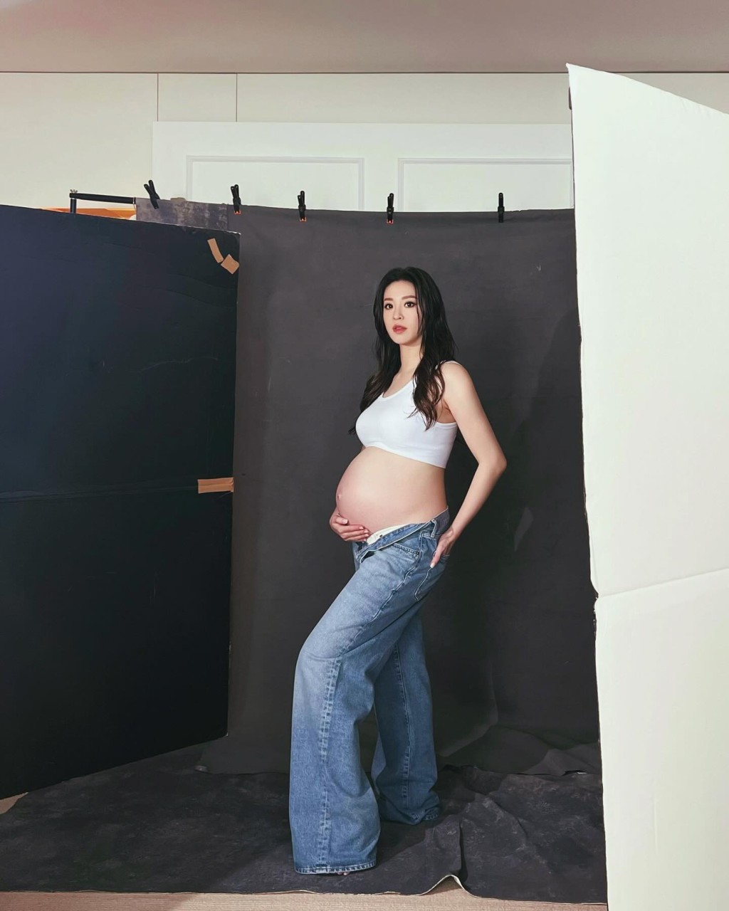 江钰琪上月初贴出孕照拍摄花絮。