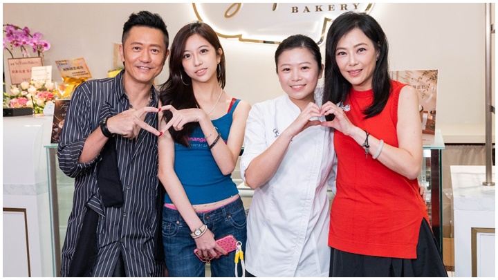 蘇志威見證長女蘇君蕎創業開烘焙店  太太劉小慧做「試食專員」  推中秋禮盒捐部分收益做慈善