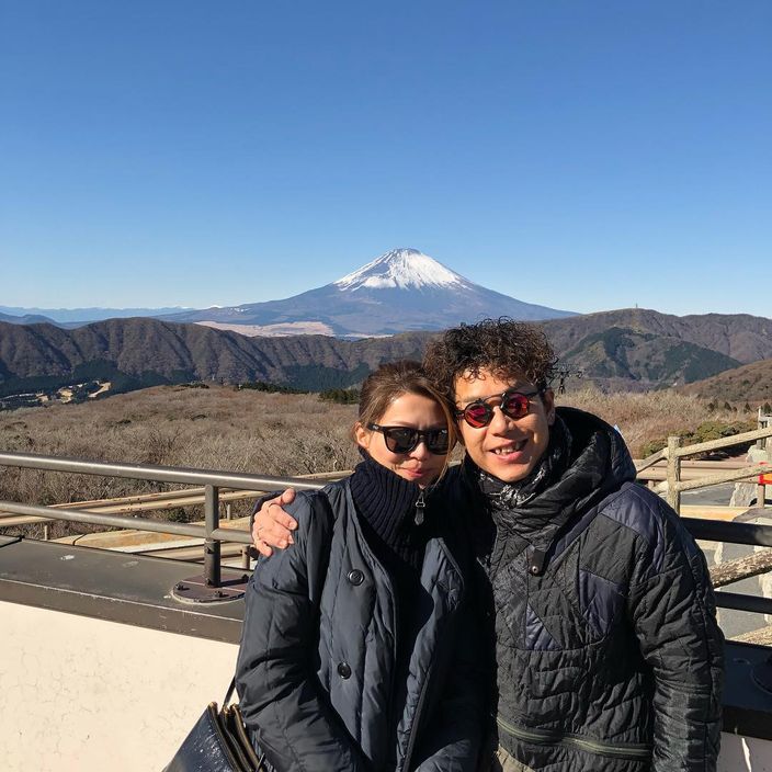 林曉峰更在社交平台上晒二人合照，留言感謝老婆多年支持。網上圖片