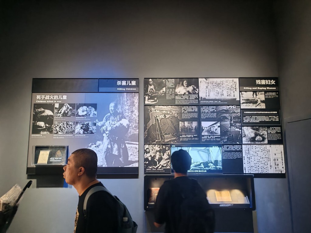 館內展出南京大屠殺的照片。楊浚源攝 館內展出南京大屠殺的照片。楊浚源攝