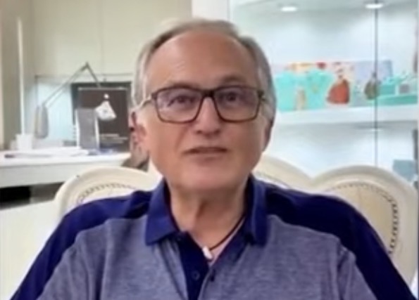 罗杰罗曾拍片对支持他的人喊话。 X 罗杰罗曾拍片对支持他的人喊话。 X