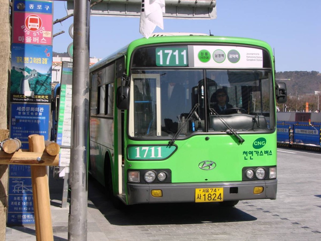 首爾市區巴士工會有65間運輸公司1萬8000多名司機參與。網上圖片