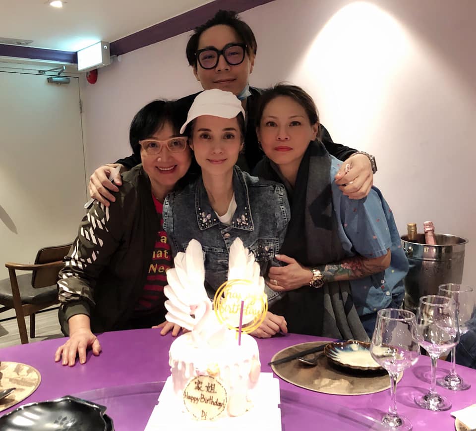 今年3月她還很好精神與家人慶祝生日。