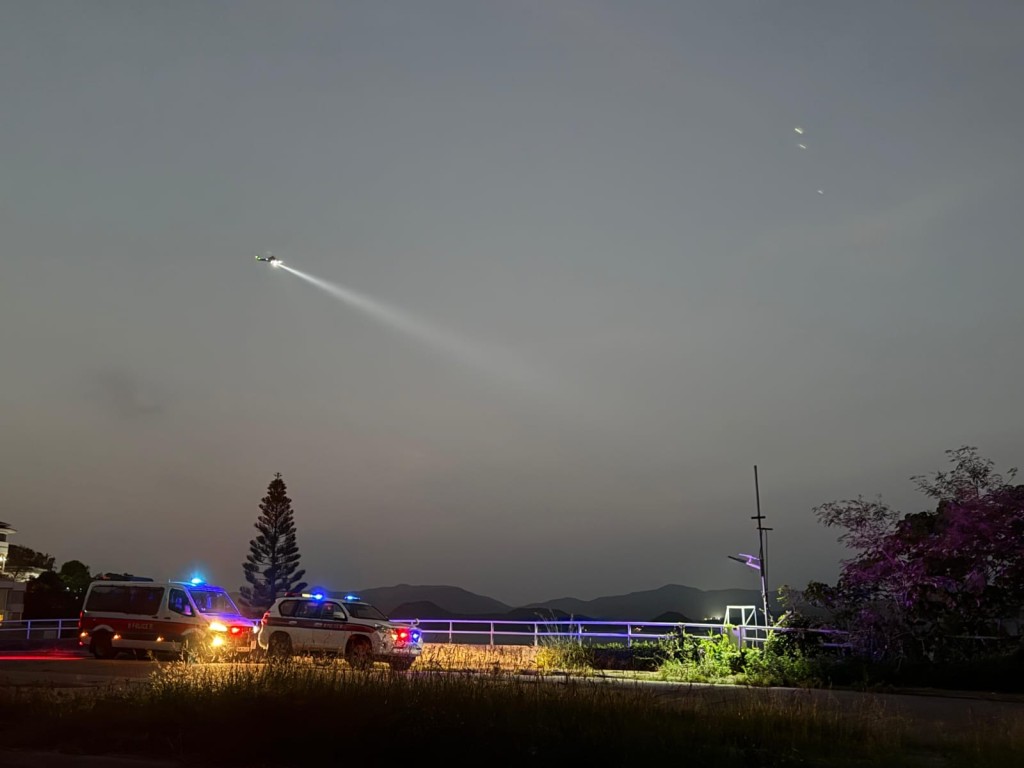 警察小型無人機隊及政府飛行服務隊也在高空偵察，配合地面人員行動。
