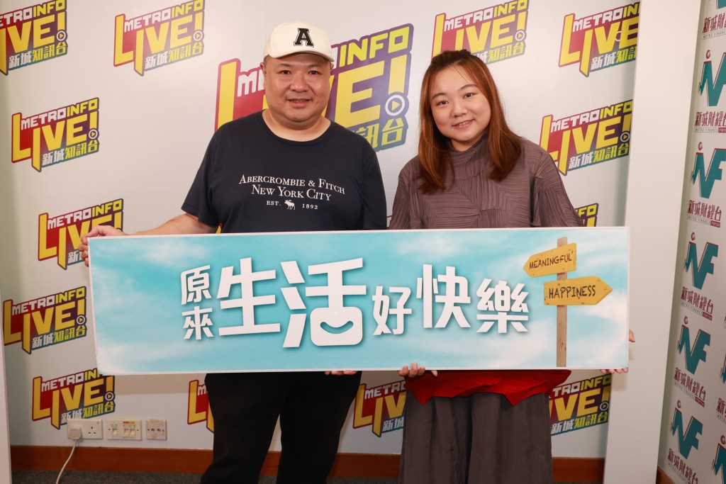 《中年好聲音3》冠軍黃博到新城宣傳《有一種執著》。 《中年好聲音3》冠軍黃博到新城宣傳《有一種執著》。