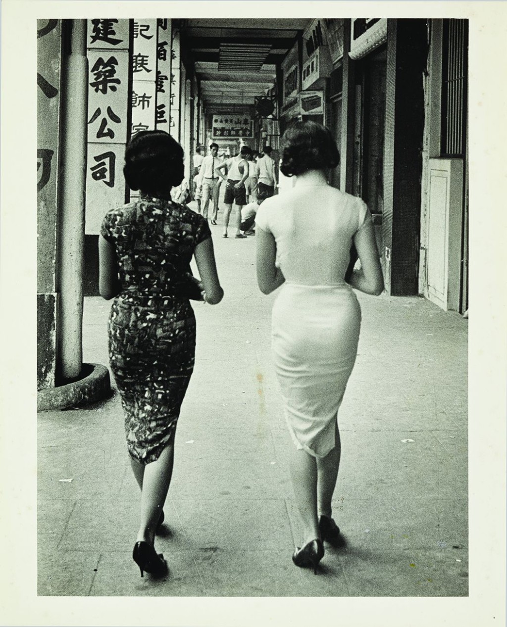 邱良，《儷人行（告士打道）》，1961年，M+，香港。© 攝影畫報有限公司