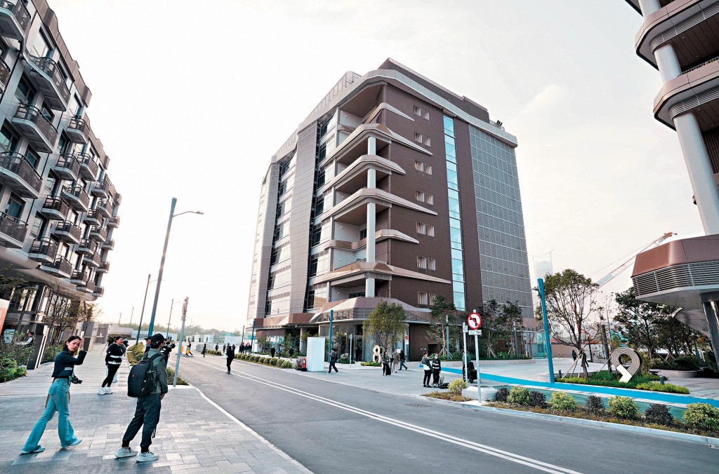 河套港深創新及科技園香港園區正式開園，兩座濕實驗室大樓已租出約8成樓面面積。