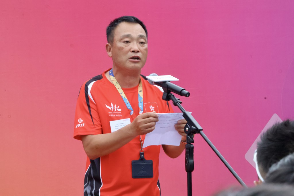 港队总教练吴纪宁。 本报记者摄