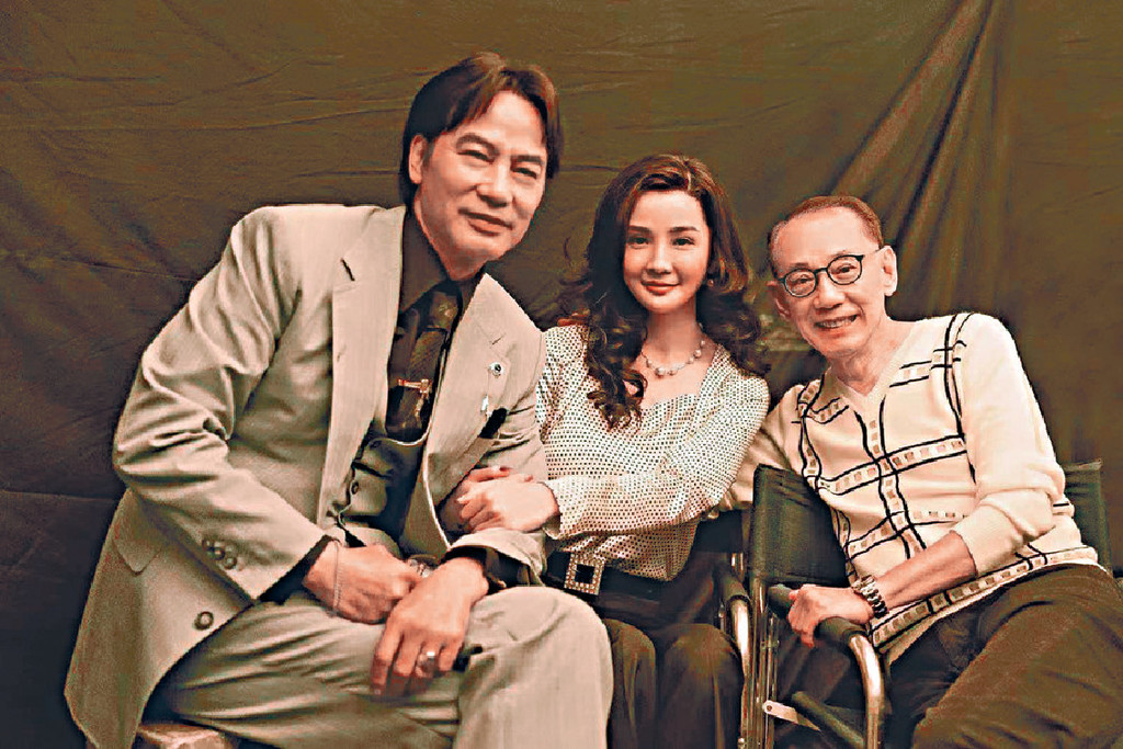 ■阿Sa和任達華歡迎老闆楊受成前來探班。