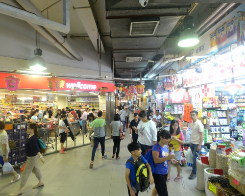 马鞍山新港城街市昨晚起向商户发出驱猫令。资料图片