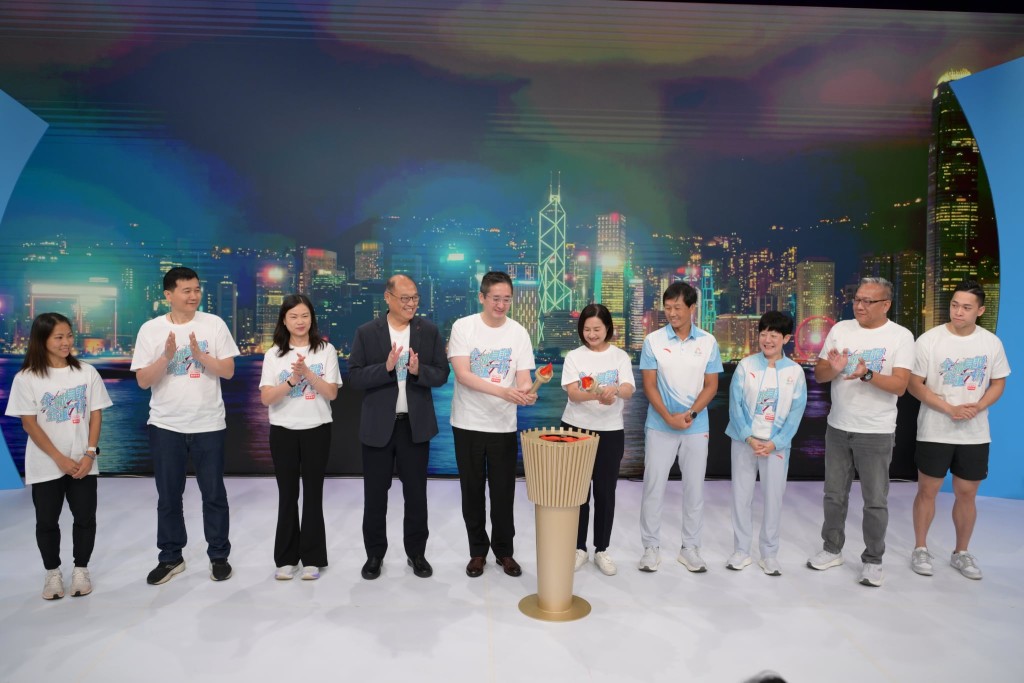 在日前（10月30日）的啟動禮上，主禮嘉賓署理商務及經濟發展局局長陳百里博士、商務及經濟發展局常任秘書長黃少珠、廣播處長關婉儀、全國運動會統籌辦公室主任楊德強、港台顧問委員會主席林大輝、中國香港殘疾人奧委會會長馮馬潔嫻、精英體育事務委員會主席鄭景亮、廣東廣播電視台體育頻道（全運頻道）總監黃宏，參與傳送火炬禮儀式，象徵港台已整裝待發，與全運會同步啟航。