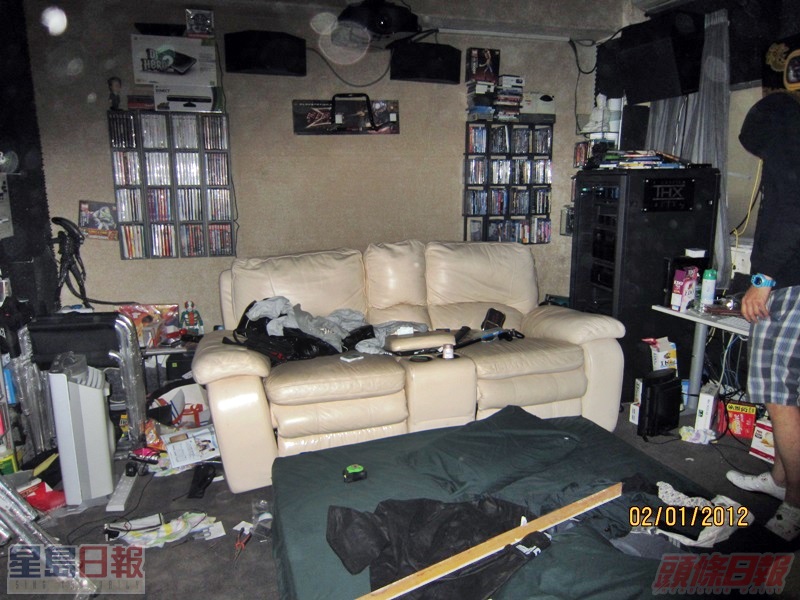 有單位被大火薰黑。資料圖片