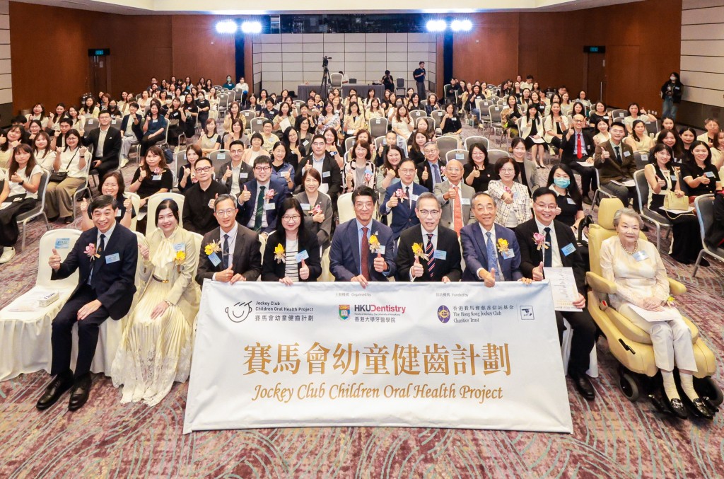 團隊為多間幼稚園提供牙科服務。港大提供 團隊為多間幼稚園提供牙科服務。港大提供