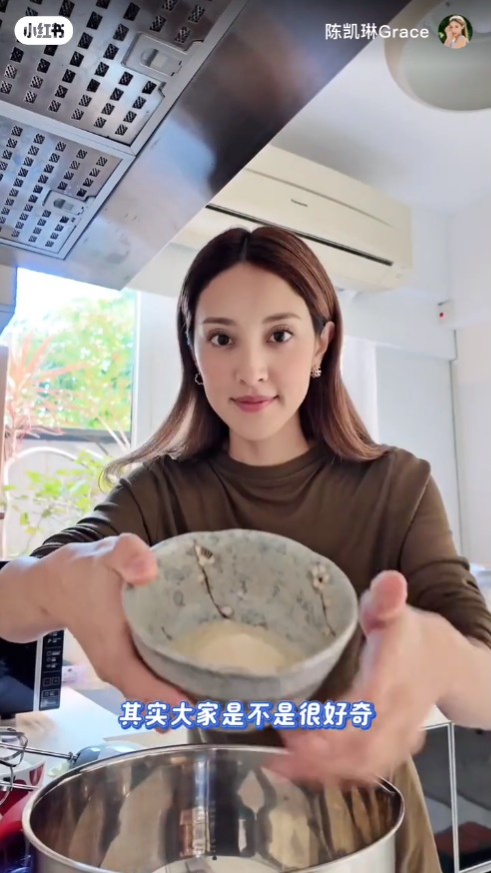 陳凱琳很有耐心地教點樣整香芋曲奇。